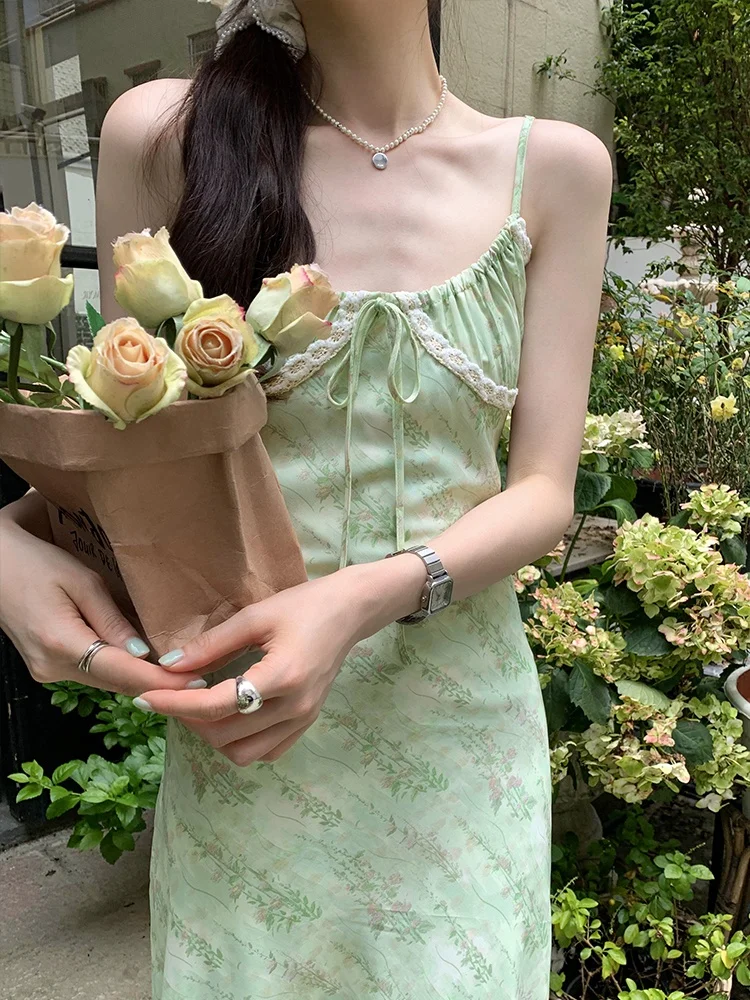 Sweet Floral Print Halter Neck Long Dress Women's Summer New Style Ruffle Trim Waist Cinched Korean Style A-Line Dress
Sweet Floral Print Halter Neck Long Dress Women's Summer New Style Ruffle Trim Waist Cinched Korean Style A-Line Dress