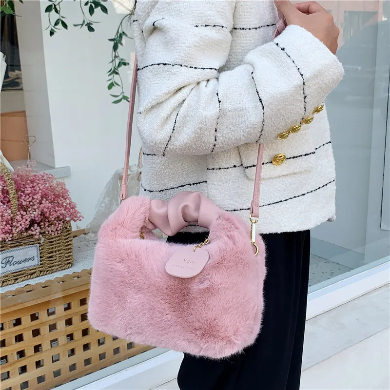 Fashion Plush Ladies Handbags Large Capaicty Women Messenger Bags Girls 2022 Faux Fur Women'S Shoulder Bag Winter Women'S Bag
Fashion Plush Ladies Handbags Large Capaicty Women Messenger Bags Girls 2022 Faux Fur Women'S Shoulder Bag Winter Women'S Bag