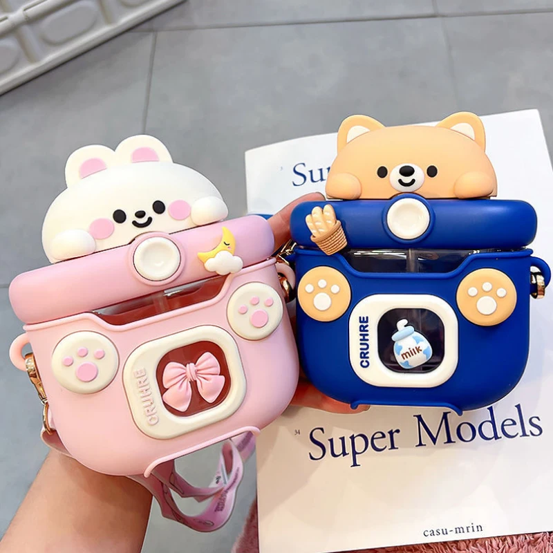 New Arrival Cute Cartoon Flat Water Bottle With Silicone Cup Cover For Kid Straw Heat Resistant Plastic Cup Kindergarten Kettles
New Arrival Cute Cartoon Flat Water Bottle With Silicone Cup Cover For Kid Straw Heat Resistant Plastic Cup Kindergarten Kettles