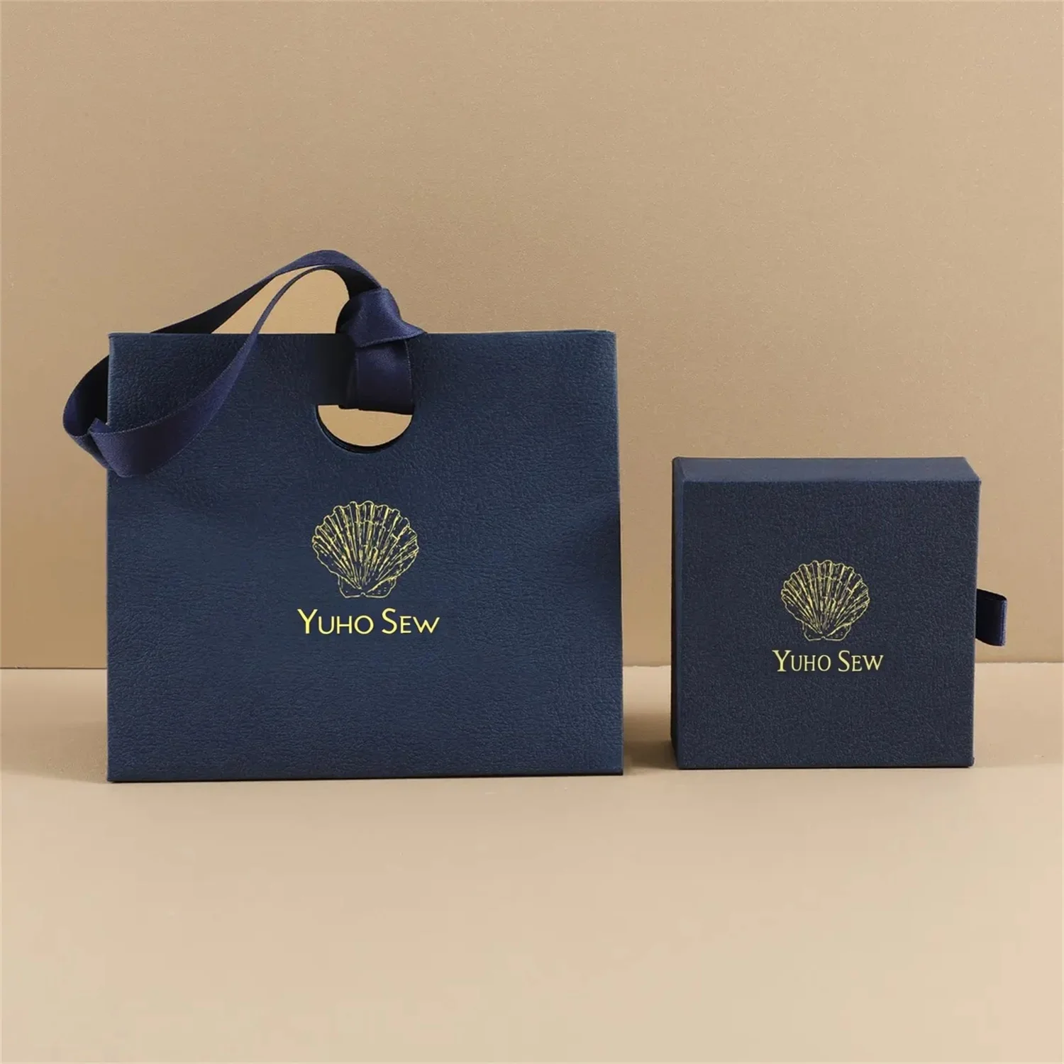 SHEEPSEW 9*9 см набор шкатулок для драгоценностей картонный ящик для ожерелья кольцо кулон часы очки-много назначения подарочная сумка
SHEEPSEW 9*9 см набор шкатулок для драгоценностей картонный ящик для ожерелья кольцо кулон часы очки-много назначения подарочная сумка