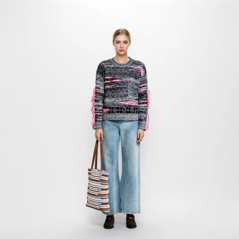 Elegant Lady Round Neck Long Sleeved Pullover Black and White Mixed Color Knitted Sweater Women's Clothing
Elegant Lady Round Neck Long Sleeved Pullover Black and White Mixed Color Knitted Sweater Women's Clothing