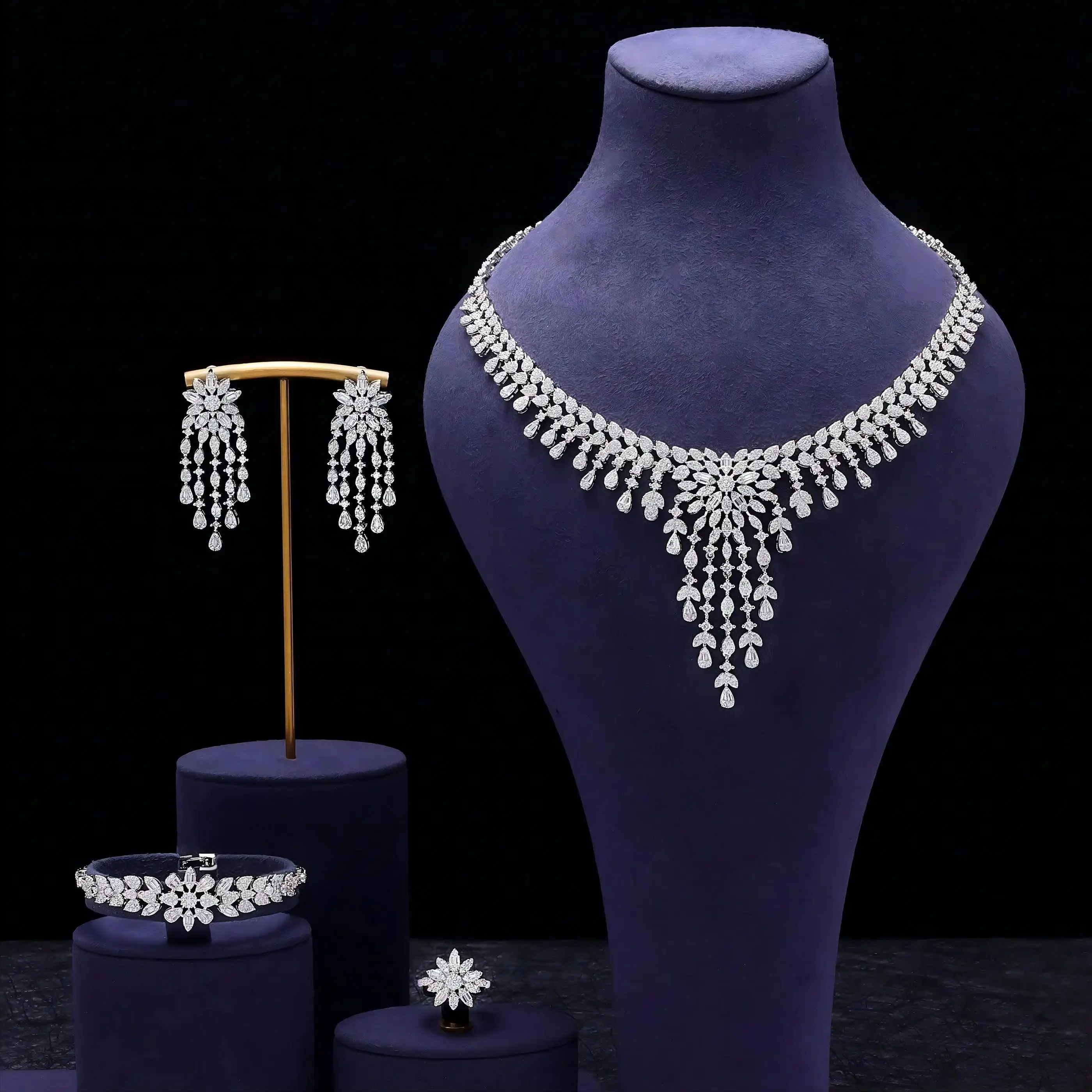 Модный комплект свадебных украшений в Дубае с кисточкой из кубического циркония, комплект свадебных украшений из Аравии, аксессуары из 4 предметов
Модный комплект свадебных украшений в Дубае с кисточкой из кубического циркония, комплект свадебных украшений из Аравии, аксессуары из 4 предметов