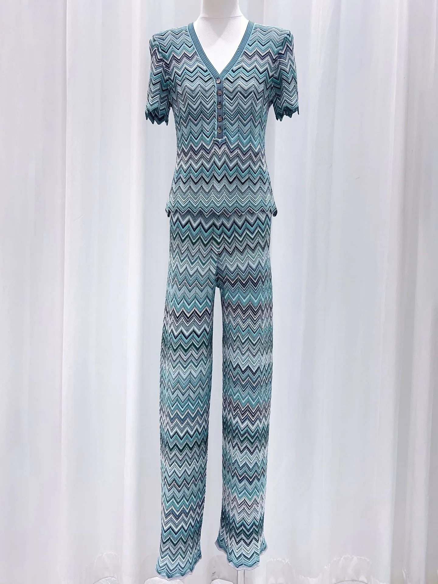 High-End Version Summer Fashion Casual Knitted Slim Fit Top And Straight Leg Pants Two-Piece Set Wave Pattern Euro Italian Style
High-End Version Summer Fashion Casual Knitted Slim Fit Top And Straight Leg Pants Two-Piece Set Wave Pattern Euro Italian Style