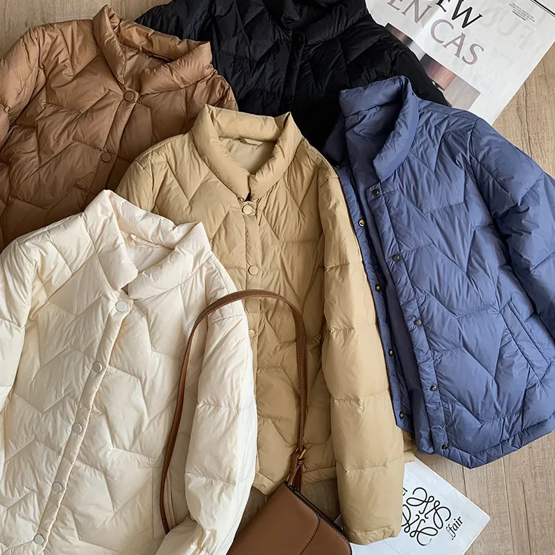 Autumn Winter Women Fluffy Warm Down Coat Short Light Thin White Duck Down Jacket Parkas Ladies Casual Loose Bigsize Outwears
Autumn Winter Women Fluffy Warm Down Coat Short Light Thin White Duck Down Jacket Parkas Ladies Casual Loose Bigsize Outwears