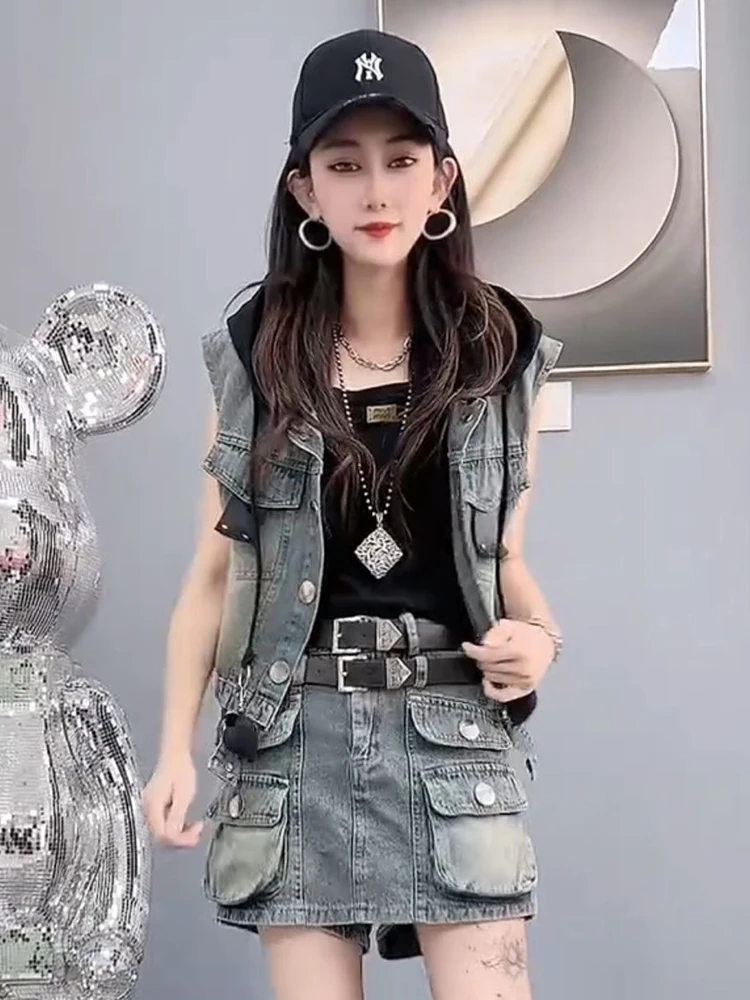 2025 Korean style personalized trendy fashion set women's summer hot retro denim hooded vest shorts skirt two-piece set
2025 Korean style personalized trendy fashion set women's summer hot retro denim hooded vest shorts skirt two-piece set