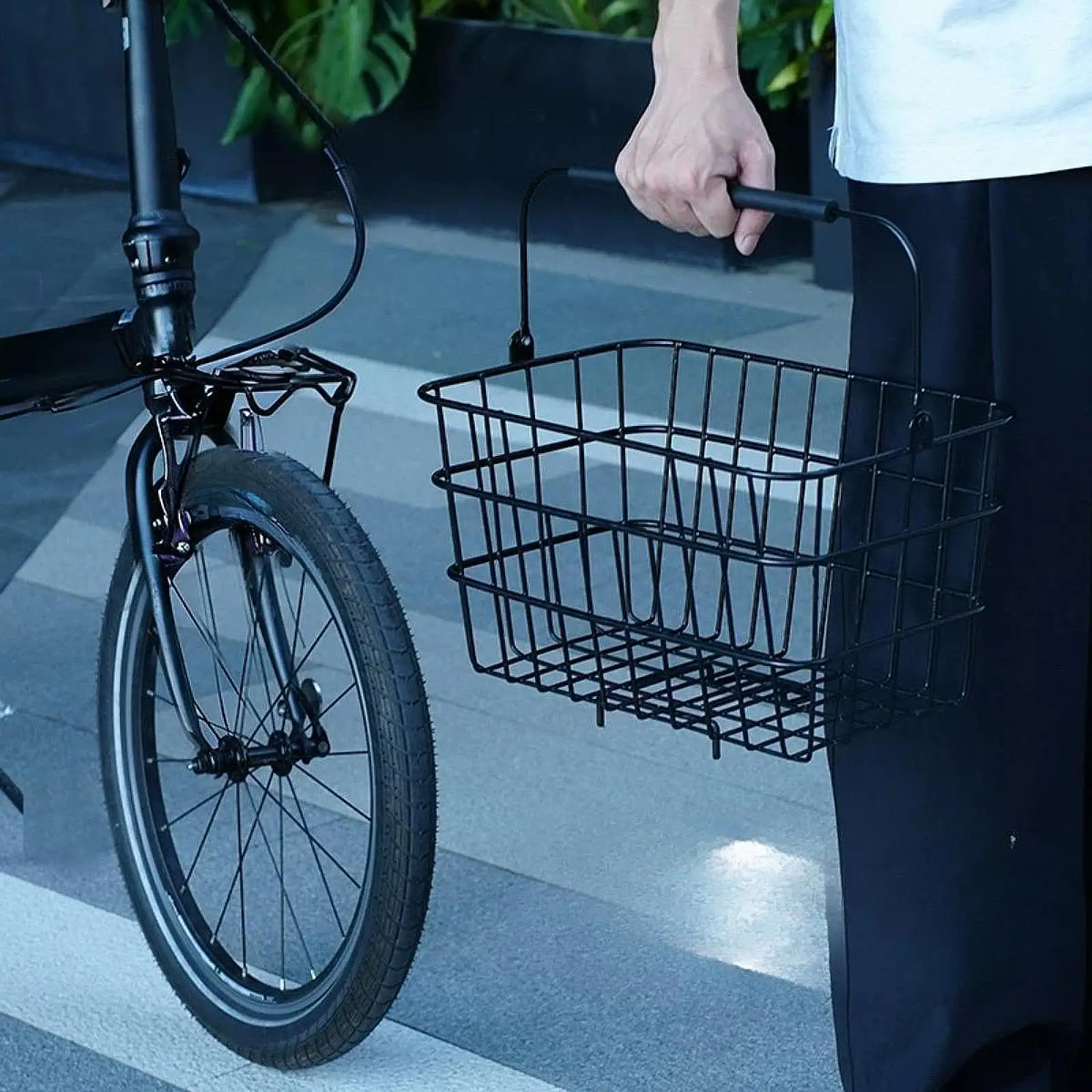 Folding Bike Front Basket Strong Load Capacity Practical Convenient Cycling Equipment Versatile Quick Release Sundries Organizer
Folding Bike Front Basket Strong Load Capacity Practical Convenient Cycling Equipment Versatile Quick Release Sundries Organizer