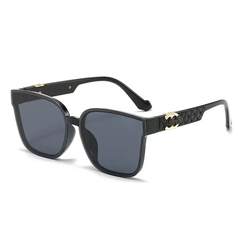 New Designer Luxurious Sunglasses For Women And Men Classic Female Brand Sun Glasses Cute Fashion UV400 Shades
New Designer Luxurious Sunglasses For Women And Men Classic Female Brand Sun Glasses Cute Fashion UV400 Shades