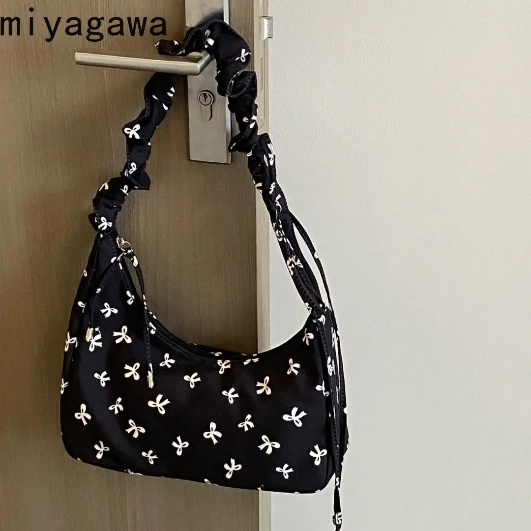 Miyagawa Black Underarm Bag with Large Capacity Bow Floral Versatile Girls College Students Commuting Crossbody Bags
Miyagawa Black Underarm Bag with Large Capacity Bow Floral Versatile Girls College Students Commuting Crossbody Bags