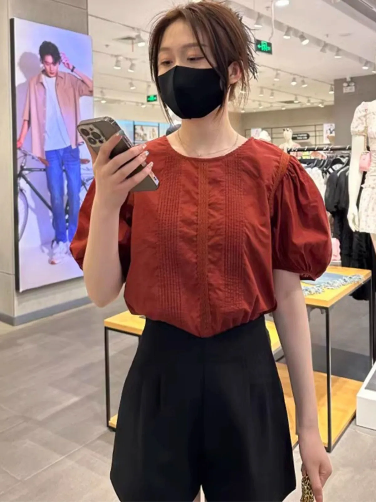 Fashionable Young-looking Summer Outfit Women's Bubble Sleeve Shirt Wide Leg Shorts Set Salt System Maturity Fragrance Style ...
Fashionable Young-looking Summer Outfit Women's Bubble Sleeve Shirt Wide Leg Shorts Set Salt System Maturity Fragrance Style ...