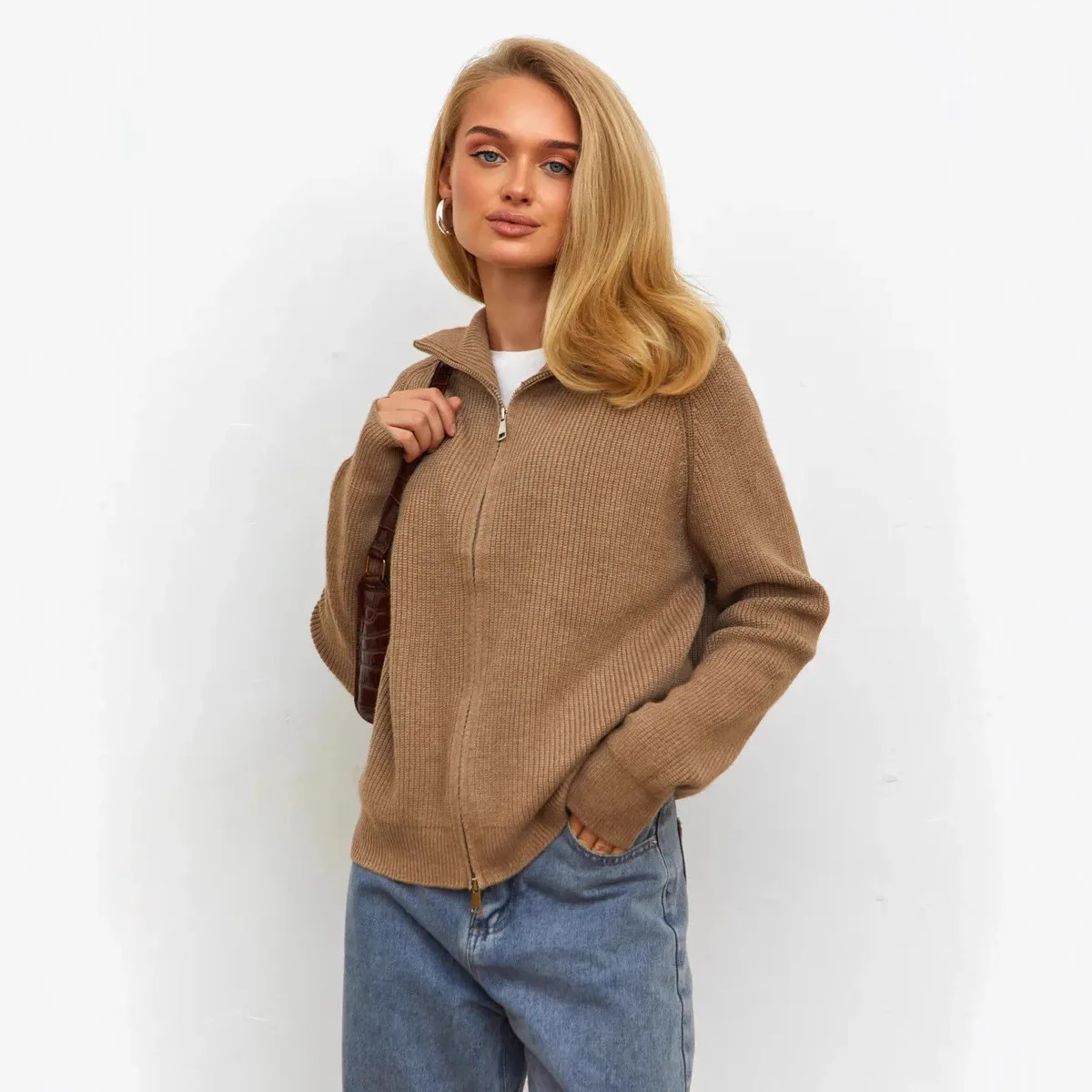 Women's Solid Color Knitted Cardigan Coat Fashion Simple Long Sleeve Lapel Zipper Knitwear Coats Elegant Lady Commuting Clothing
Women's Solid Color Knitted Cardigan Coat Fashion Simple Long Sleeve Lapel Zipper Knitwear Coats Elegant Lady Commuting Clothing