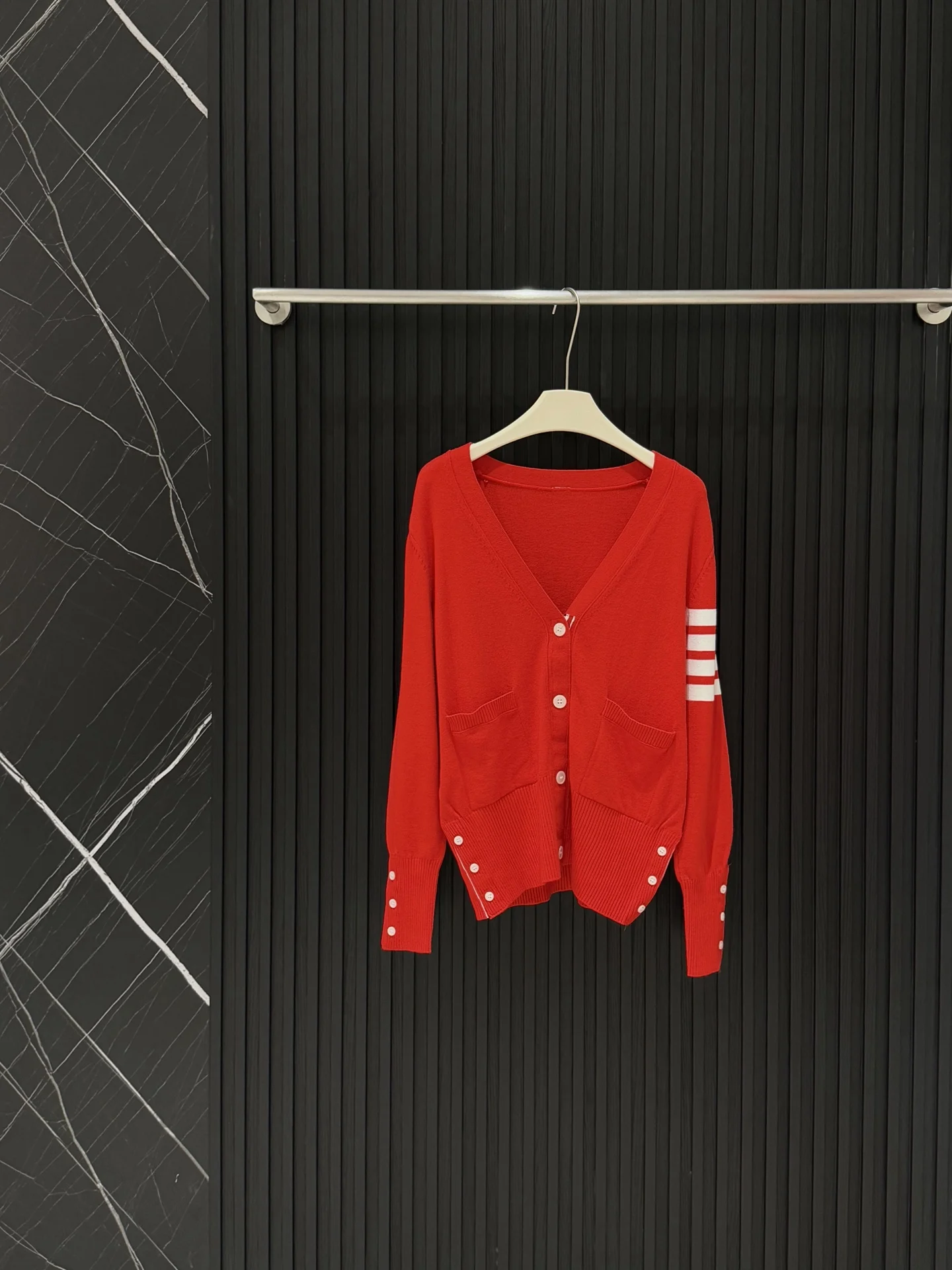 Cisas Exclusive South Oil High End College Sle V-Ne Camere Knitted Cardigan Thin Sweater Outerwear Luy Year
Cisas Exclusive South Oil High End College Sle V-Ne Camere Knitted Cardigan Thin Sweater Outerwear Luy Year