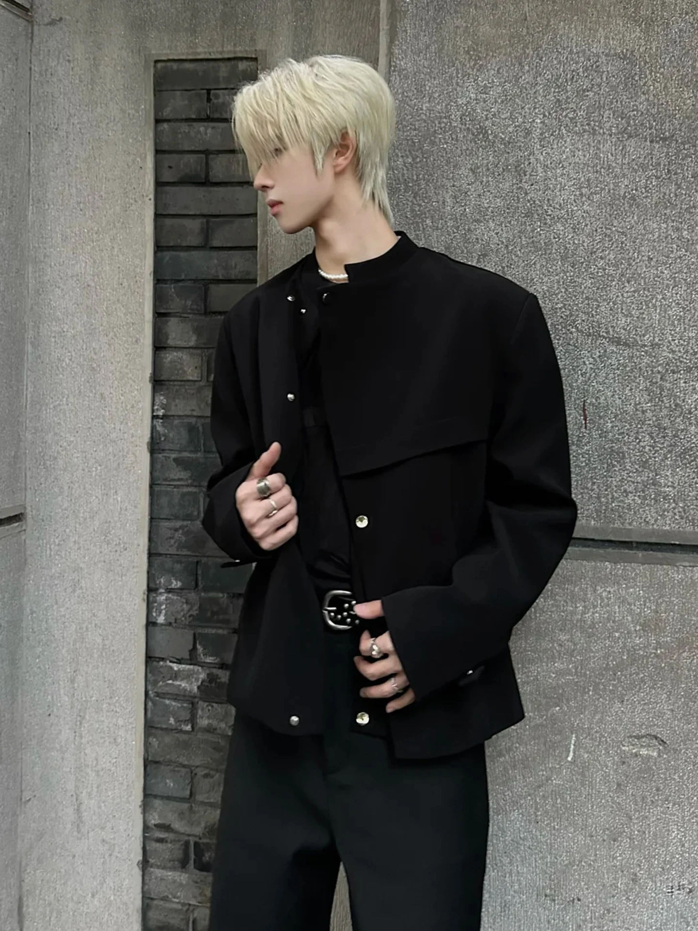 Casual Chinese Sle Jaet oulder Pads Stand Collar Men's CleanFit Haome Side Button Design Leisure Suit Long Sve
Casual Chinese Sle Jaet oulder Pads Stand Collar Men's CleanFit Haome Side Button Design Leisure Suit Long Sve