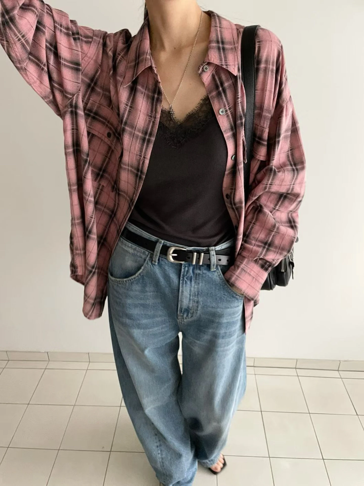 Double Color Washed Cotton Long Sleeve Loose Plaid Shirt Korean Style Versatile Cleanfit Collar Straight Tube Ladies Shirt
Double Color Washed Cotton Long Sleeve Loose Plaid Shirt Korean Style Versatile Cleanfit Collar Straight Tube Ladies Shirt