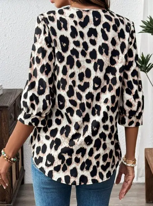Flip Collar Leopard Print Chiffon Shirt Top for Summer Women's Casual Straight Tube Loose Seven Quarter Sleeve Chiffon Shirt Top
Flip Collar Leopard Print Chiffon Shirt Top for Summer Women's Casual Straight Tube Loose Seven Quarter Sleeve Chiffon Shirt Top