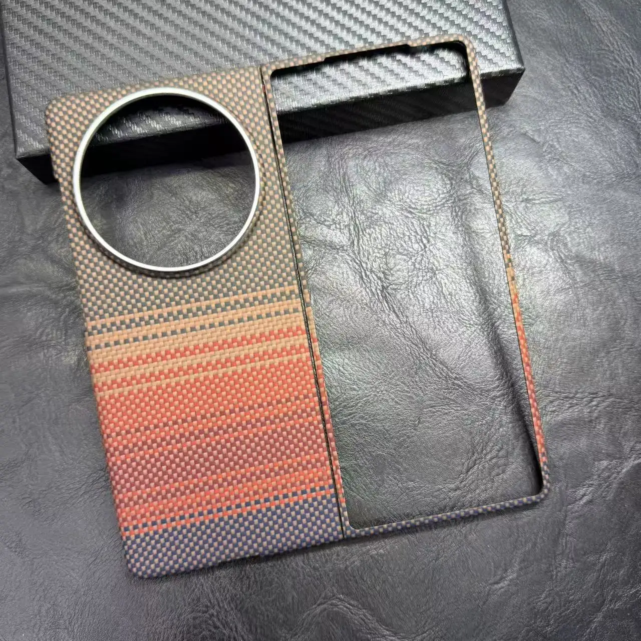 Applicable to vivoxfodl5 mobile phone case Kevlar middle shaft magnetic xfold5 carbon fiber protective case
Applicable to vivoxfodl5 mobile phone case Kevlar middle shaft magnetic xfold5 carbon fiber protective case