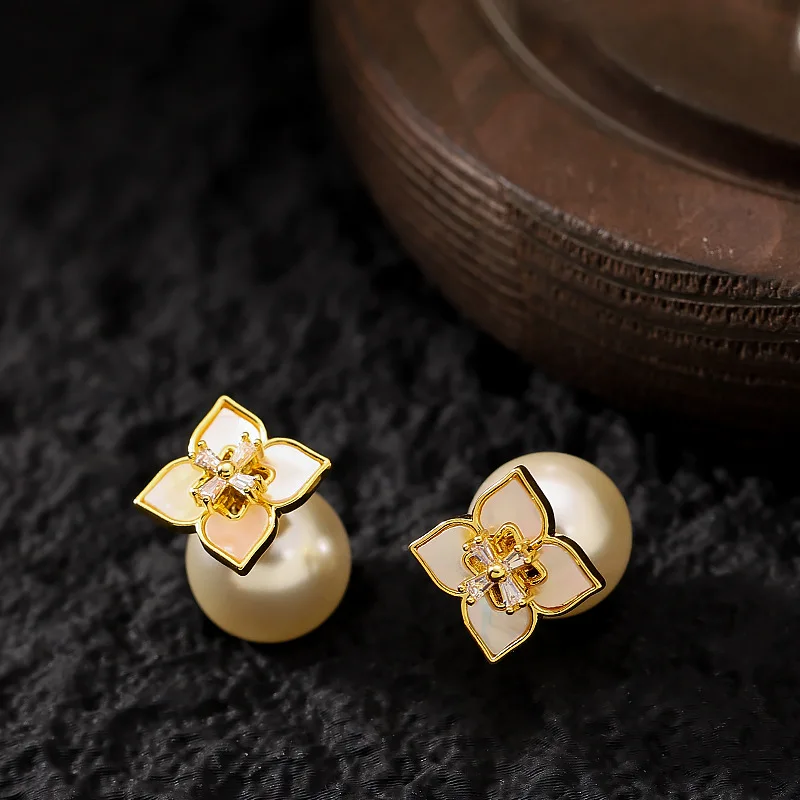 Fashionable, gentle and sweet fairy style diamond zircon shell four-leaf clover pearl earrings simple and versatile earrings
Fashionable, gentle and sweet fairy style diamond zircon shell four-leaf clover pearl earrings simple and versatile earrings