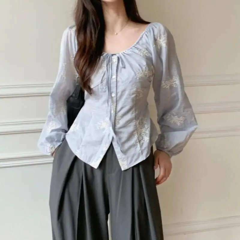 Spring and Summer Women's Striped Shirt Korean Style Fashion Embroidery Slim Fit Lace Up Cotton Long Sleeved Shirt Top
Spring and Summer Women's Striped Shirt Korean Style Fashion Embroidery Slim Fit Lace Up Cotton Long Sleeved Shirt Top