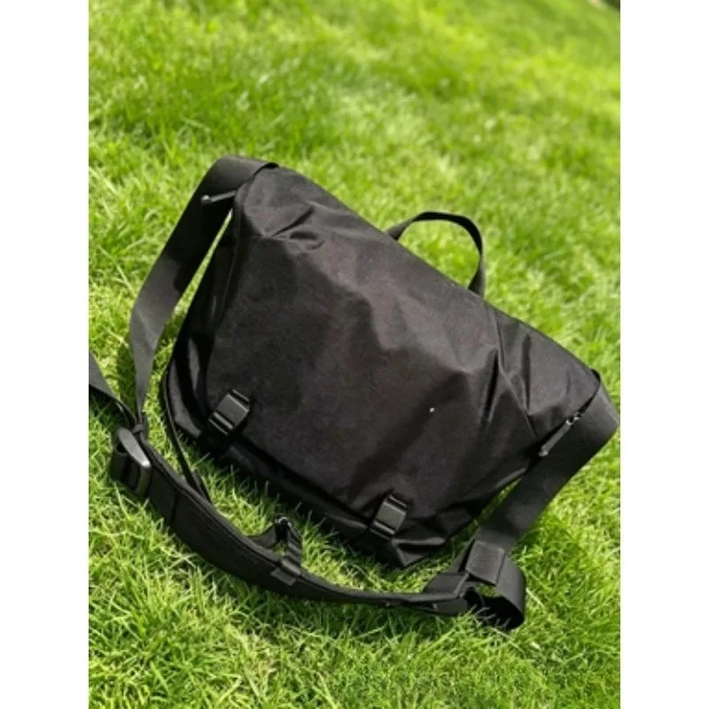 Fashion young men and women 10L large capacity flip shoulder bag messenger bag backpack messenger bag
Fashion young men and women 10L large capacity flip shoulder bag messenger bag backpack messenger bag