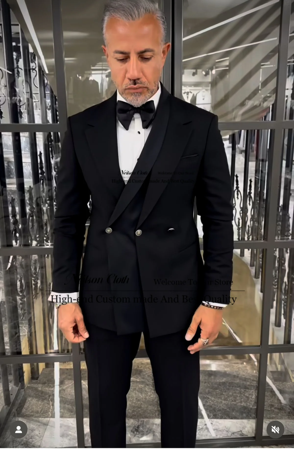 Black Three Breasted Male Prom Blazers 2 Pieces Sets Groom Wedding Tuxedos Notched Lapel Customized Groomsmen Terno Masculino
Black Three Breasted Male Prom Blazers 2 Pieces Sets Groom Wedding Tuxedos Notched Lapel Customized Groomsmen Terno Masculino
