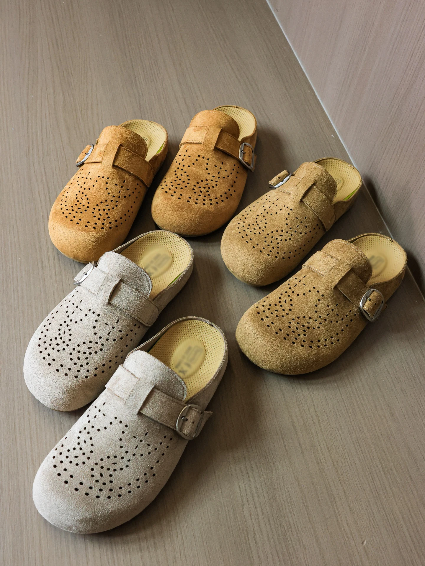 Men's Summer New Style Birkentoes Sandals Breathable Hollow out Casual Thick Bottom Mules Slip-On round Toe Flat Heel Sandals
Men's Summer New Style Birkentoes Sandals Breathable Hollow out Casual Thick Bottom Mules Slip-On round Toe Flat Heel Sandals