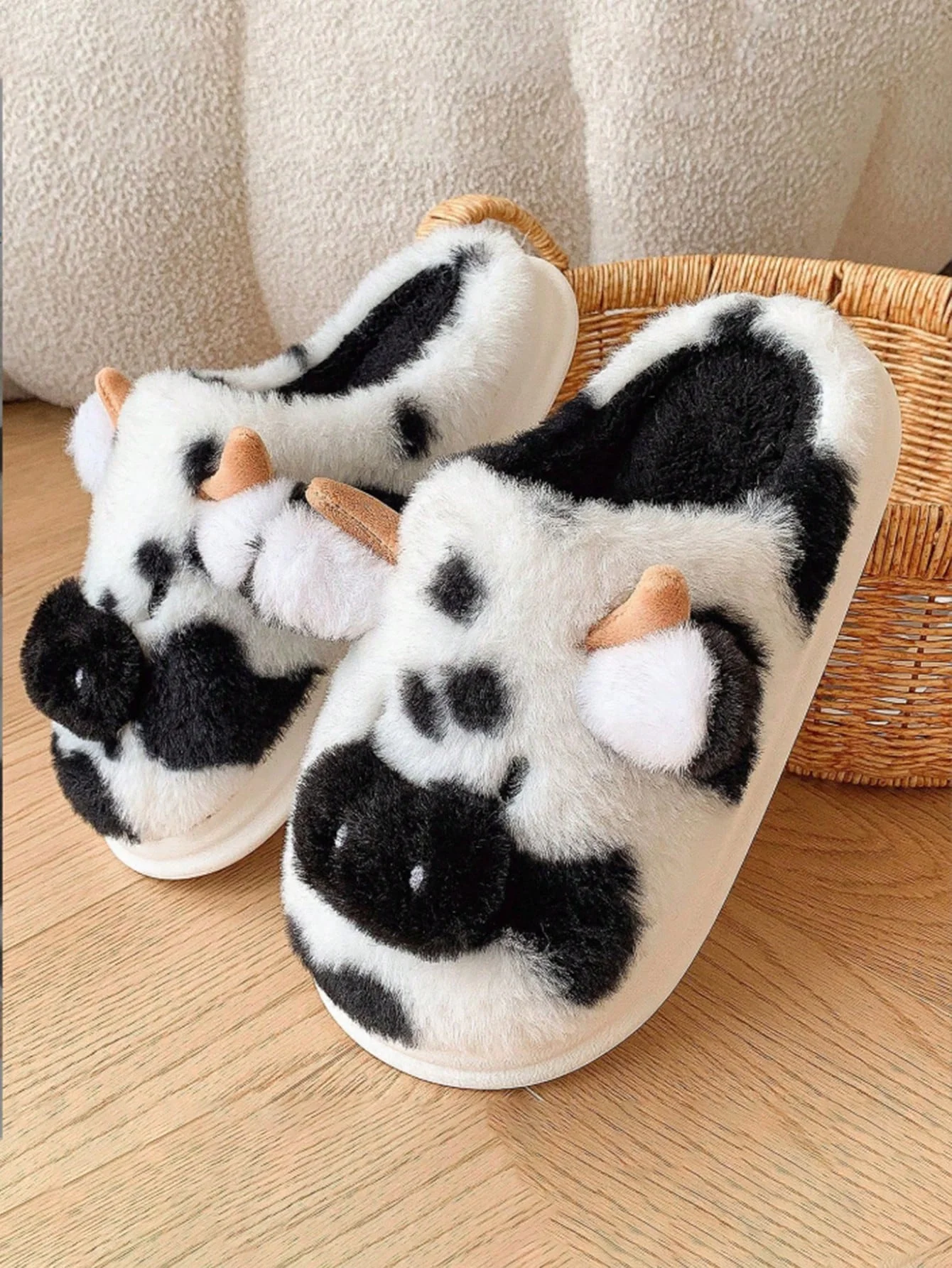 New cute cartoon spotted cow three-dimensional fleece thickened comfortable home fleece warm couple fleece slippers indoor home
New cute cartoon spotted cow three-dimensional fleece thickened comfortable home fleece warm couple fleece slippers indoor home