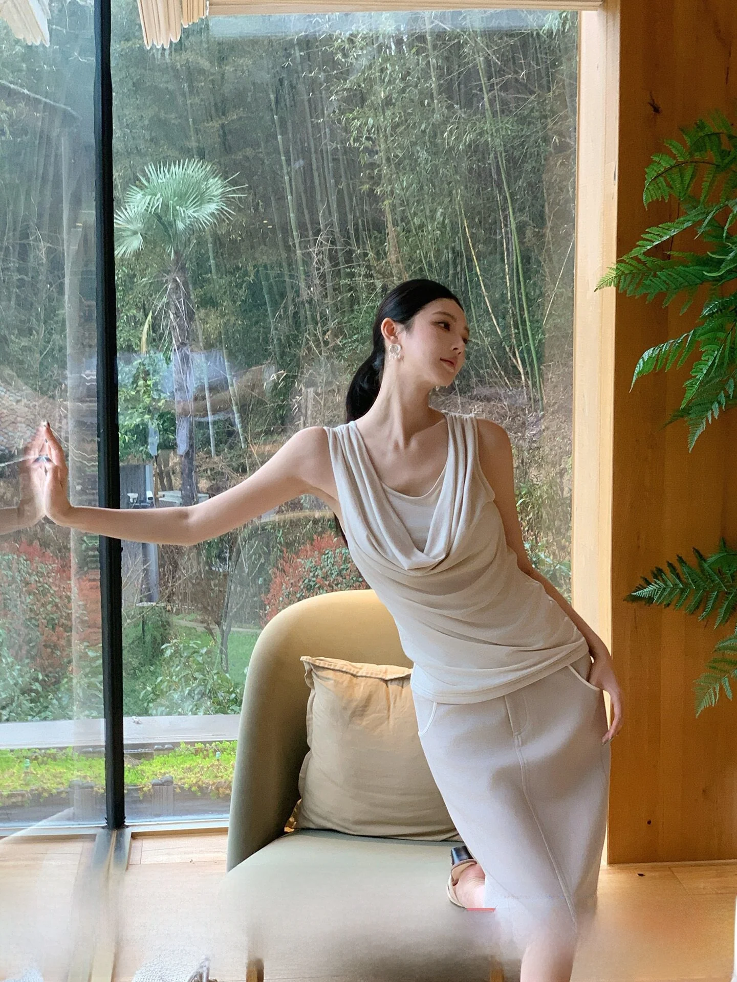 High Waist Asymmetrical Mid-Length Pencil Skirt with Back Split And Color Block Knee-Length ALIN's "Infinite Summer" Design
High Waist Asymmetrical Mid-Length Pencil Skirt with Back Split And Color Block Knee-Length ALIN's "Infinite Summer" Design