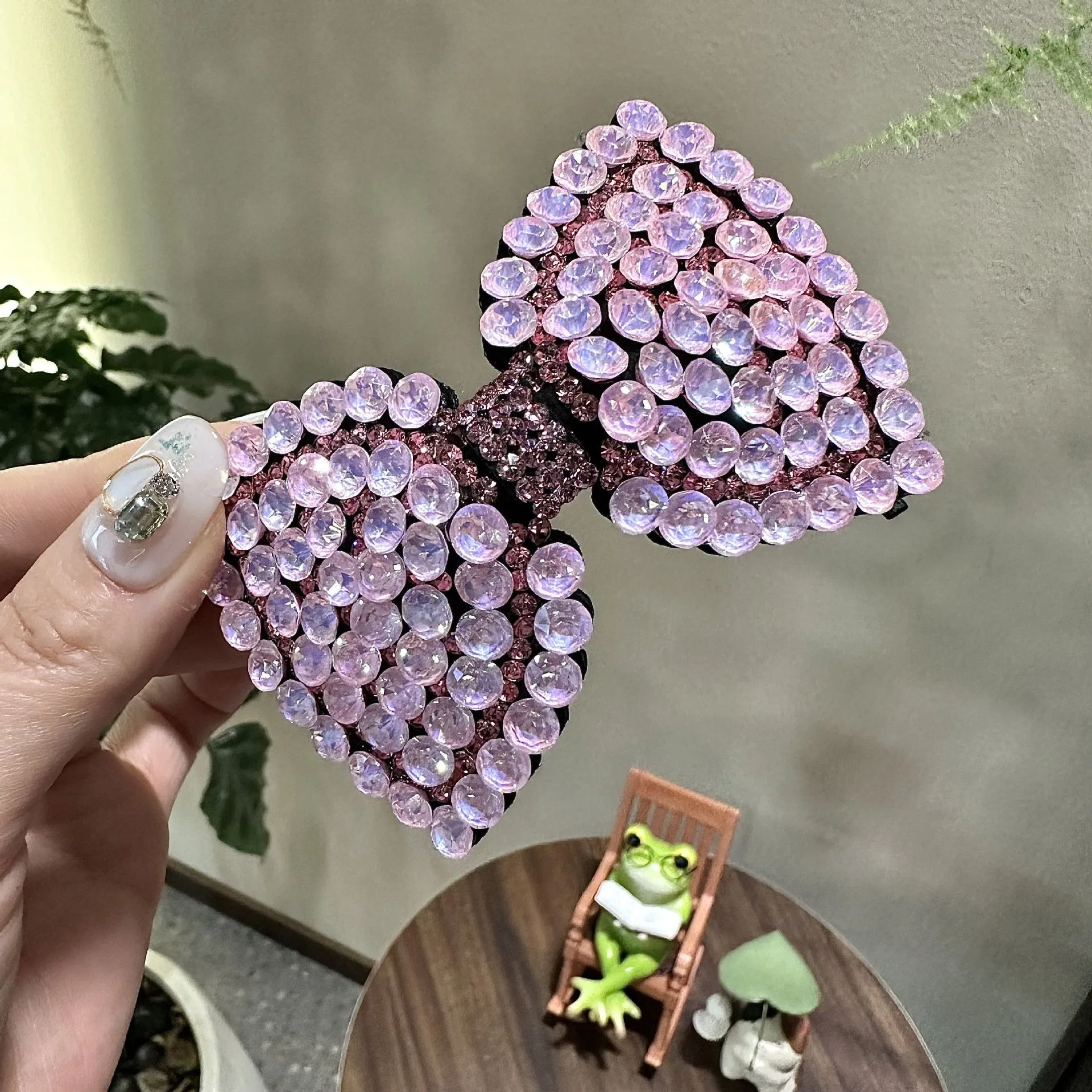 New Bow Hairpin Luxury Super Shiny Oversized Rhinestone Bow Hair Clip Fashion Versatile Hairclip Hair Accessories For Women
New Bow Hairpin Luxury Super Shiny Oversized Rhinestone Bow Hair Clip Fashion Versatile Hairclip Hair Accessories For Women