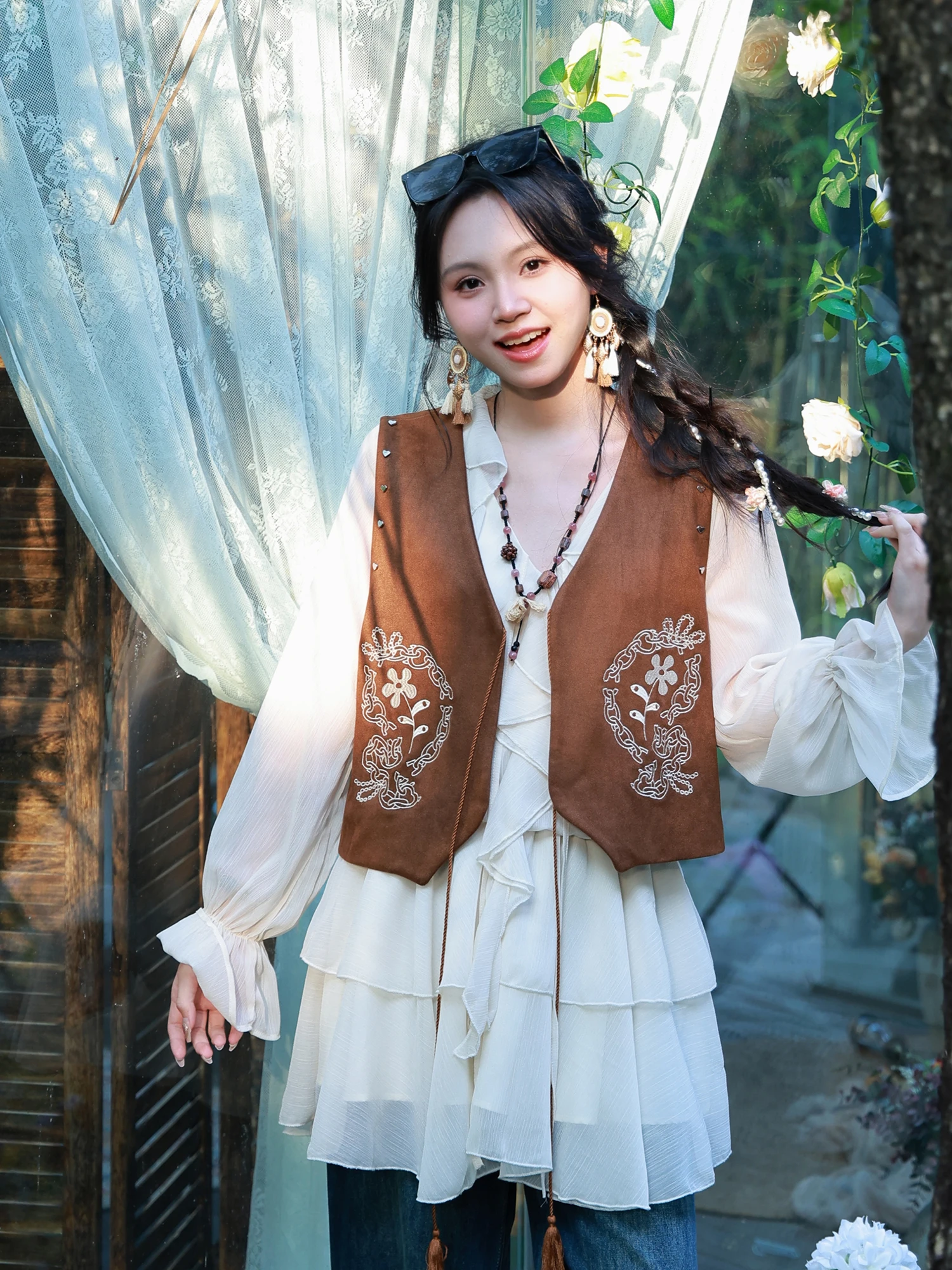 Sweet Eighteen Bohemian Embroidered Vest Travel Vacation Outfit Design Versatile Outerwear Cardigan Style Loose Fit V-Neck
Sweet Eighteen Bohemian Embroidered Vest Travel Vacation Outfit Design Versatile Outerwear Cardigan Style Loose Fit V-Neck