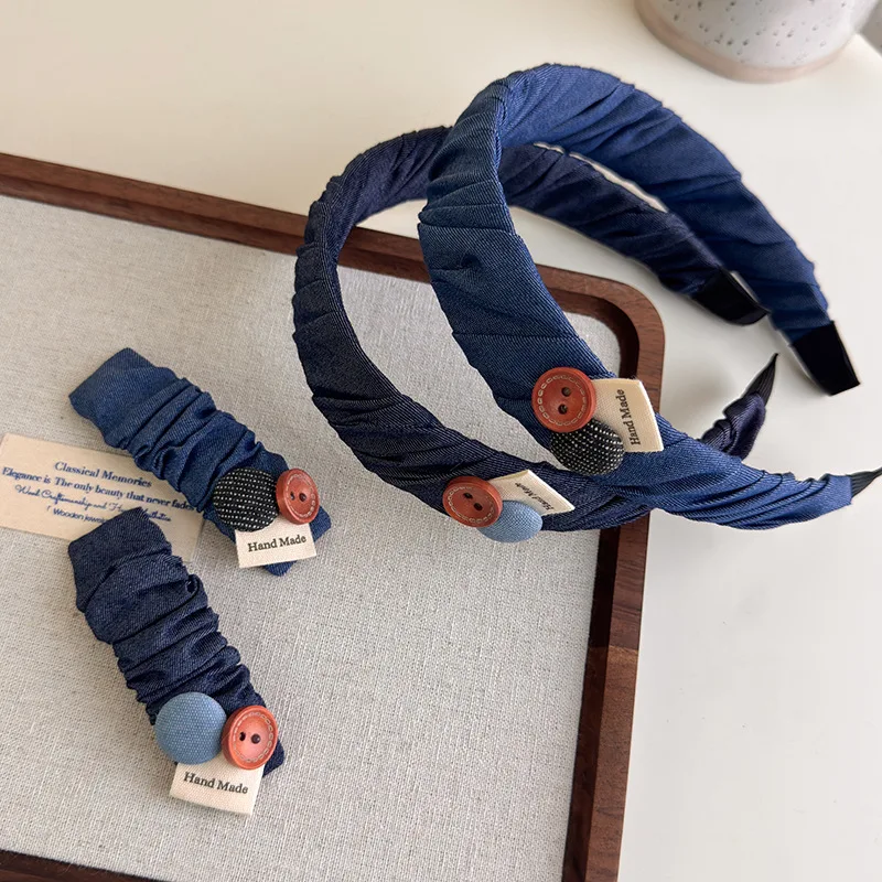 Denim Headbands for Women Korean Button Twill Pleated Fabric Hair Hoop Hairbands Headband Headdress Hair Accessories Hair Bands
Denim Headbands for Women Korean Button Twill Pleated Fabric Hair Hoop Hairbands Headband Headdress Hair Accessories Hair Bands