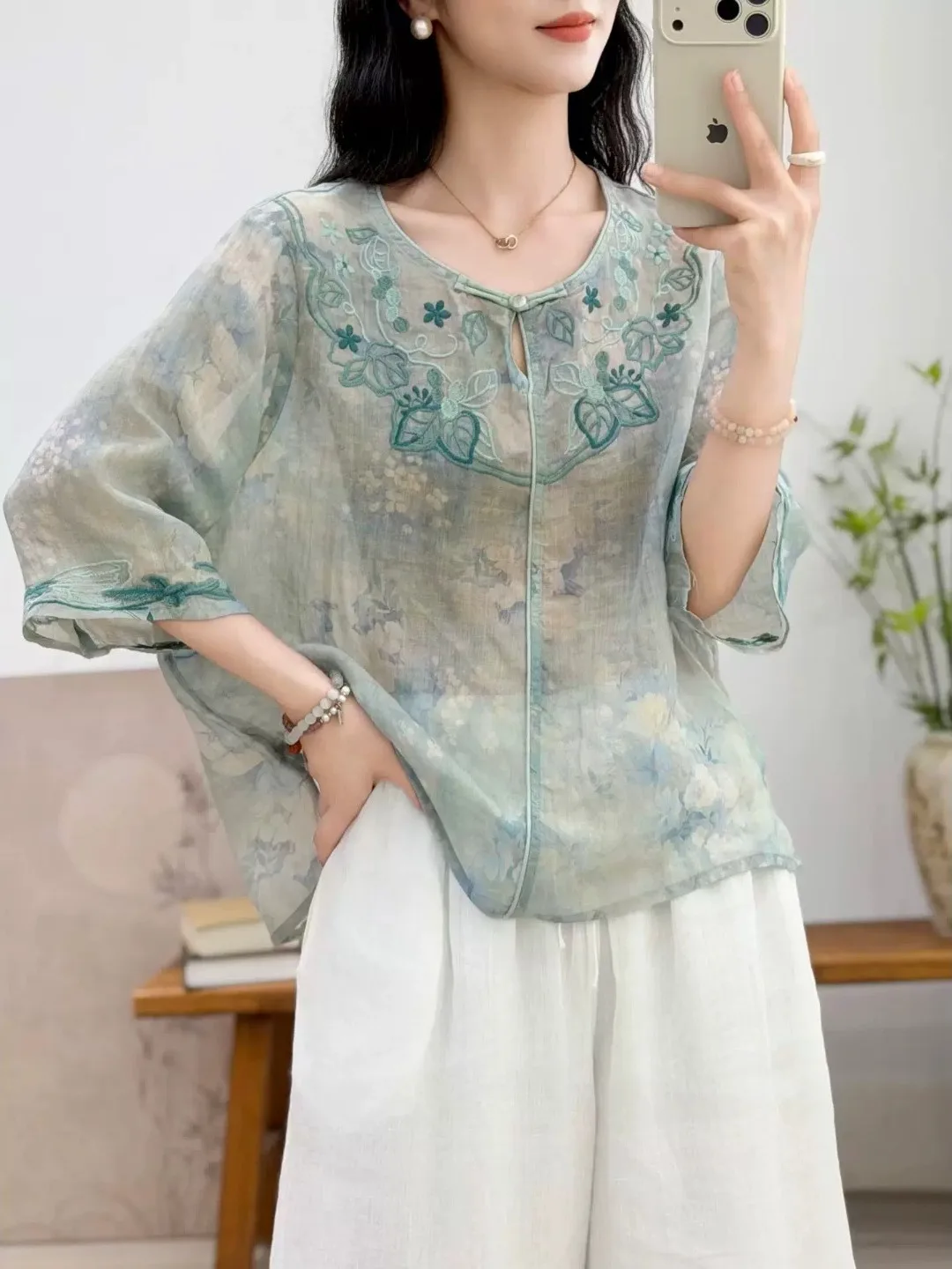 Retro Artistic Chinese Style Silk Printed Women's Shirt Summer 2026 New Embroidered Versatile Seven-Quarter Sleeve
Retro Artistic Chinese Style Silk Printed Women's Shirt Summer 2026 New Embroidered Versatile Seven-Quarter Sleeve