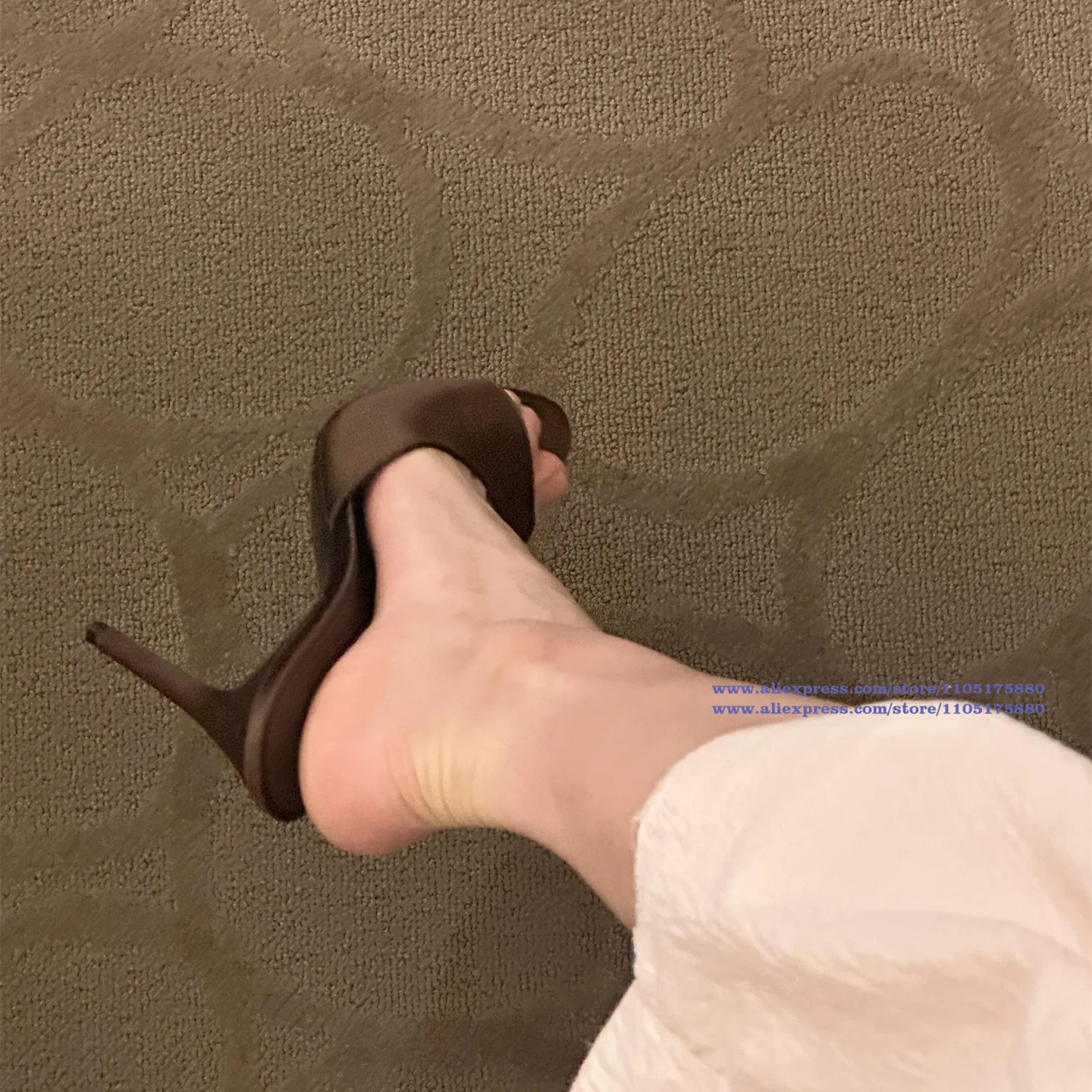 Brown Satin Peep-Toe Stiletto Mule Heels Slip-On High Heel Sandals Elegant Dress Party Shoes Women Sandalias De Mujer Verano
Brown Satin Peep-Toe Stiletto Mule Heels Slip-On High Heel Sandals Elegant Dress Party Shoes Women Sandalias De Mujer Verano