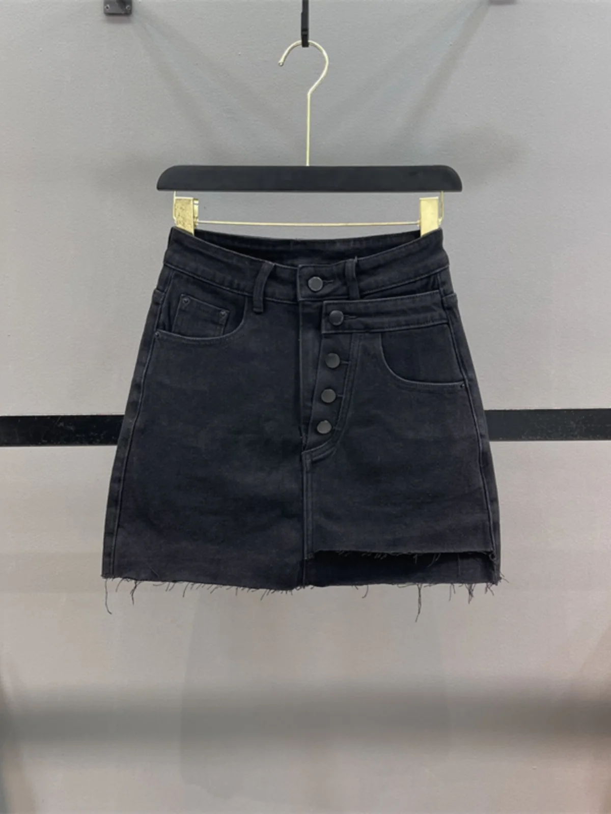 Spring Summer High Waist Denim Asymmetrical Button Short Skirt Women Slim A-Line Frayed Anti-Light Skirt Cotton Polyester Blend
Spring Summer High Waist Denim Asymmetrical Button Short Skirt Women Slim A-Line Frayed Anti-Light Skirt Cotton Polyester Blend
