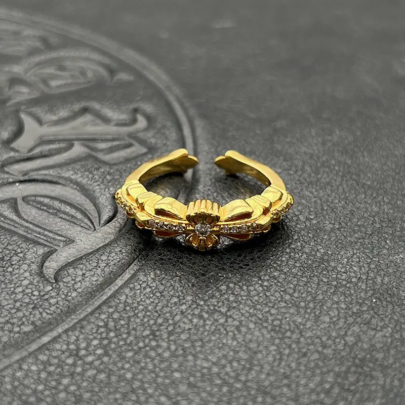 S925 Sterling Silver Gold Diamond Opening Small Cross Flower Ring Men's and Women's Rings Classic Couple Trend Brand
S925 Sterling Silver Gold Diamond Opening Small Cross Flower Ring Men's and Women's Rings Classic Couple Trend Brand