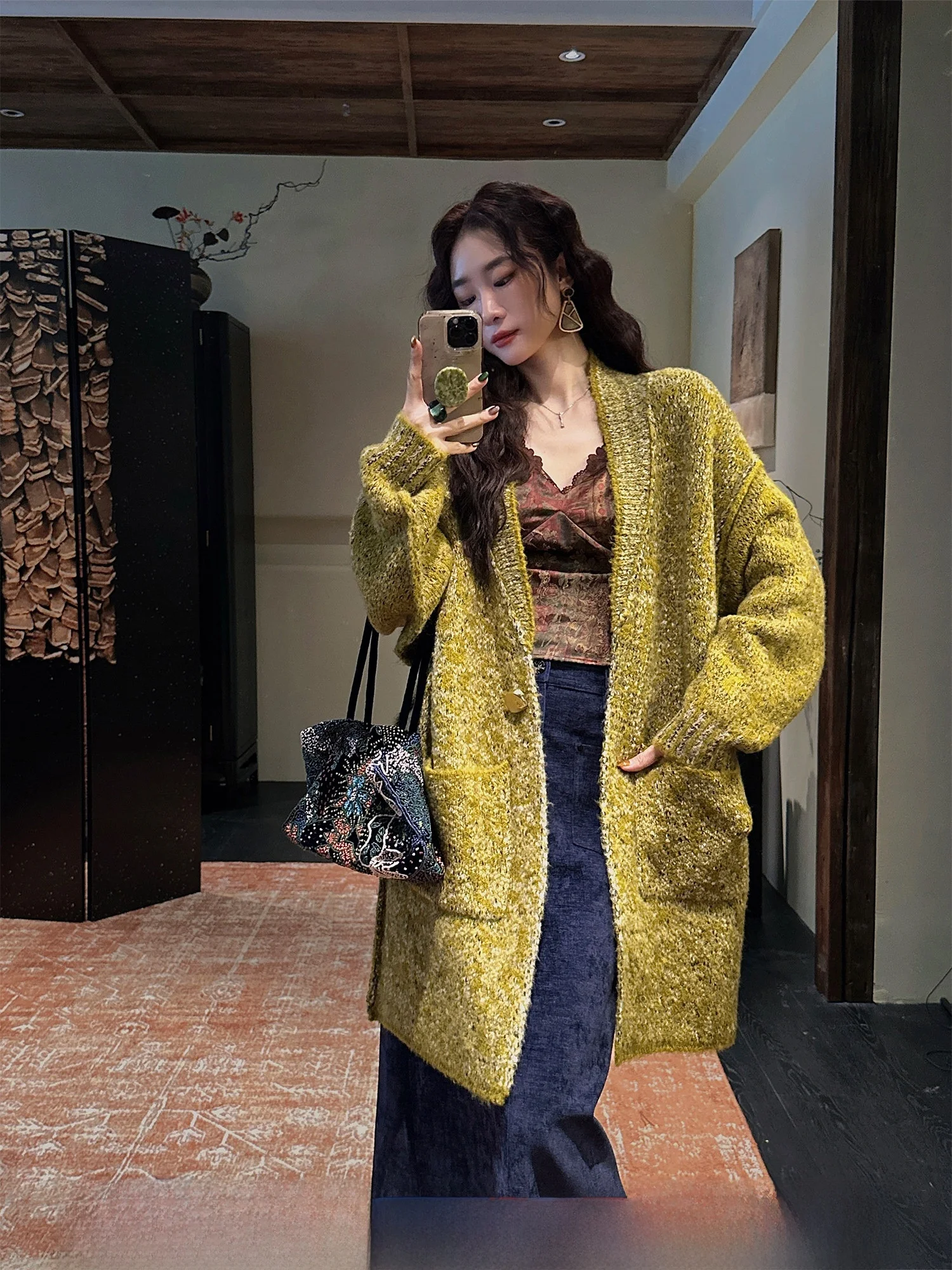 Легкий вязаный кардиган Sanji Bla Flower Pillow Wind, модный топ для женщин, осень-зима, новинка
Легкий вязаный кардиган Sanji Bla Flower Pillow Wind, модный топ для женщин, осень-зима, новинка