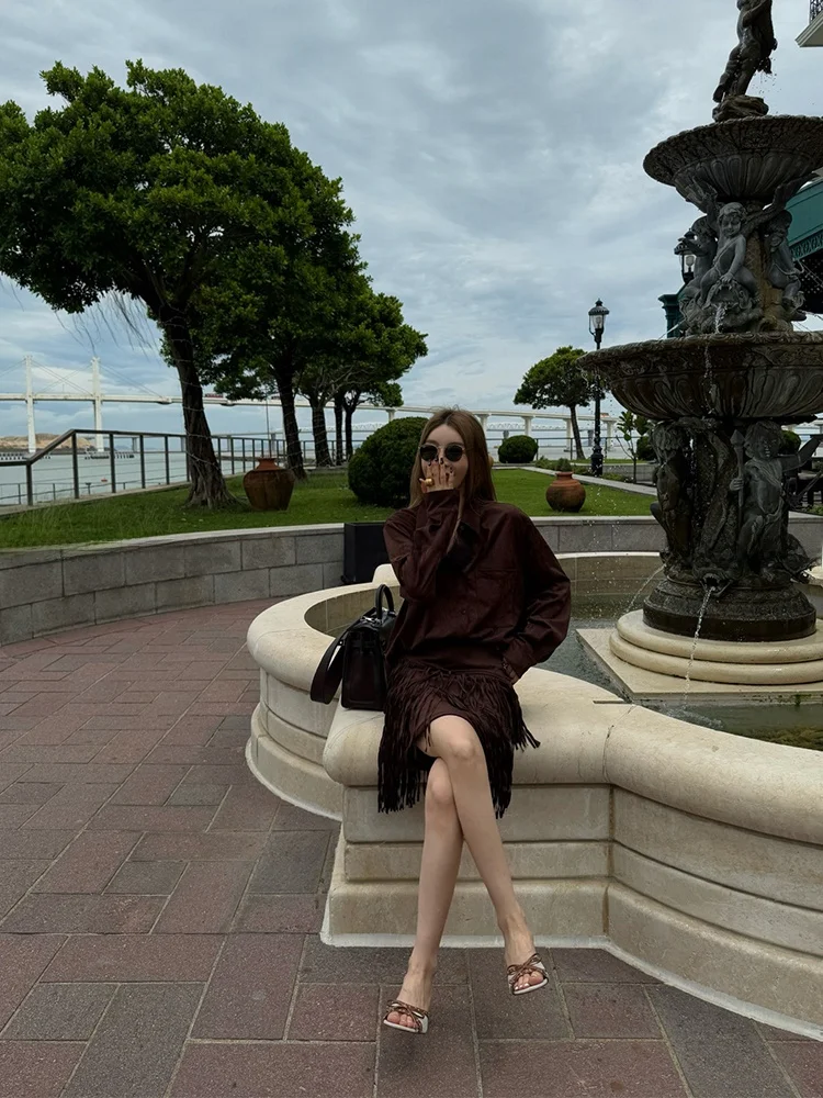 MSKIN6 Осенне-зимний комплект: современная ретро-юбка из замши с бахромой, женский комплект с завышенной талией для ужина и вечерних мероприятий
MSKIN6 Осенне-зимний комплект: современная ретро-юбка из замши с бахромой, женский комплект с завышенной талией для ужина и вечерних мероприятий