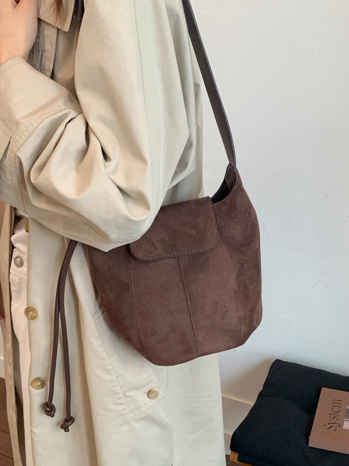 Suede Women's Bag 2025 New Faion Autumn Winter Underarm Crossbody Buet Bag Ele Commuting oulder Bag for Ladies
Suede Women's Bag 2025 New Faion Autumn Winter Underarm Crossbody Buet Bag Ele Commuting oulder Bag for Ladies