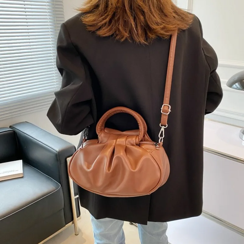 Новые женские сумки высокого качества, винтажная кожаная плиссированная сумка с облаком, элегантная сумка подмышками, роскошный дизайн, сумка через плечо, сумка
Новые женские сумки высокого качества, винтажная кожаная плиссированная сумка с облаком, элегантная сумка подмышками, роскошный дизайн, сумка через плечо, сумка