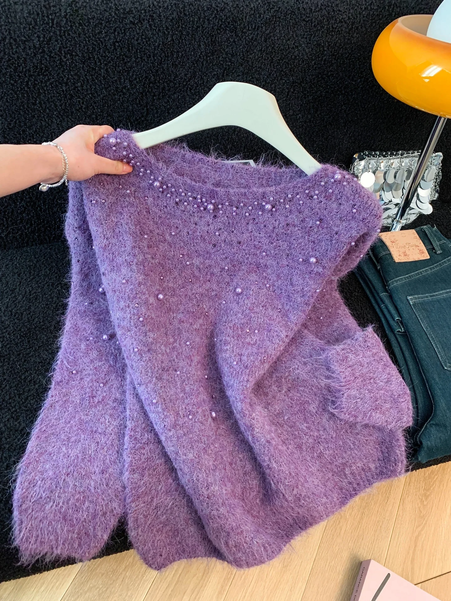 Elegant Heavy-Duty Rhinestone Embellished Cashmere Women's Knitwear Shoulder-Length Autumn Winter Soft Versatile Long Sleeve Top
Elegant Heavy-Duty Rhinestone Embellished Cashmere Women's Knitwear Shoulder-Length Autumn Winter Soft Versatile Long Sleeve Top