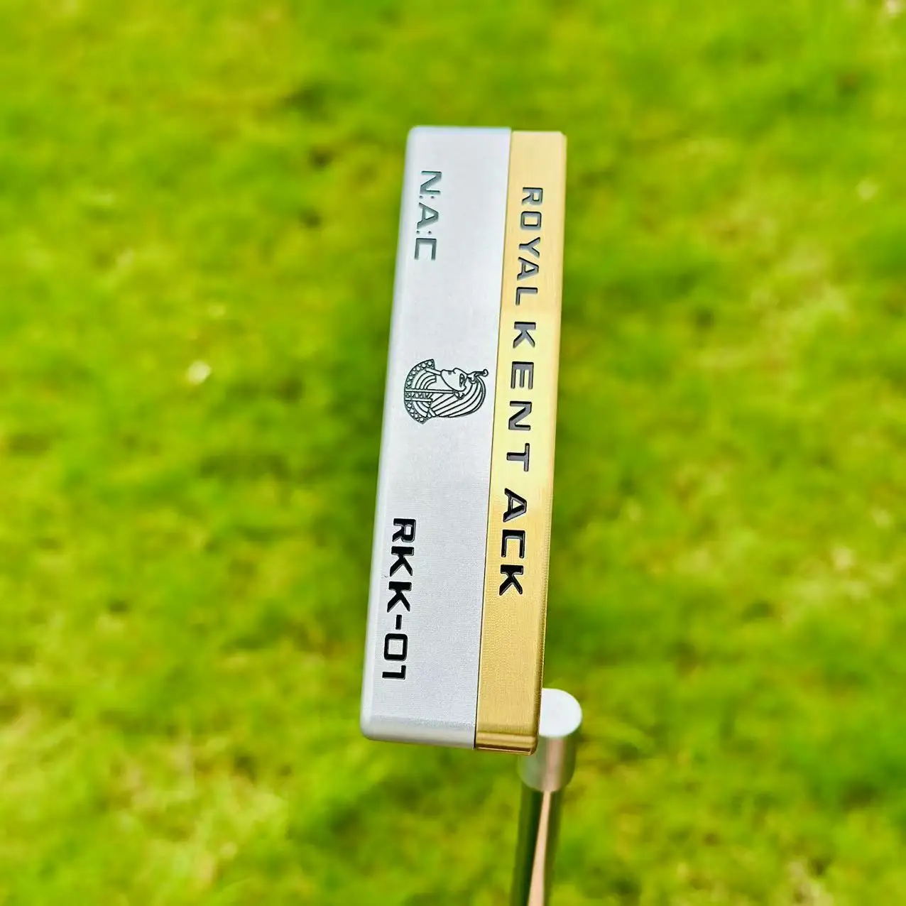 ROYAL KENTACK Golf Putter Pharaoh Limited Edition Putter Green Stable Bar Golf Putter Black Gold Putter
ROYAL KENTACK Golf Putter Pharaoh Limited Edition Putter Green Stable Bar Golf Putter Black Gold Putter