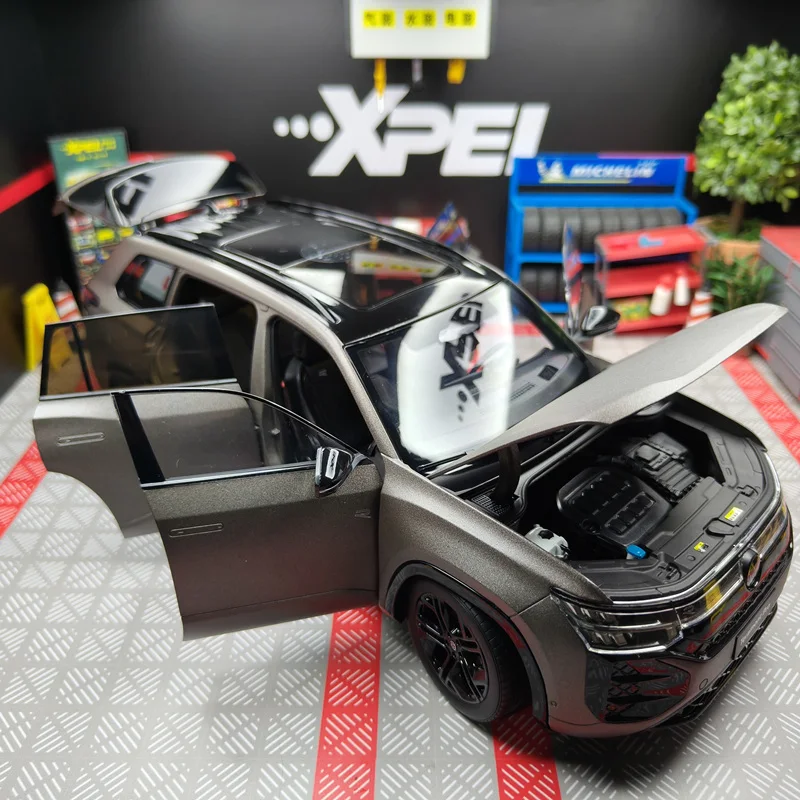 1:18 VW Teramont Pro SUV Alloy Car Model Diecast Metal Off-road Vehicles Car Model High Simulation Collection Childrens Toy Gift
1:18 VW Teramont Pro SUV Alloy Car Model Diecast Metal Off-road Vehicles Car Model High Simulation Collection Childrens Toy Gift