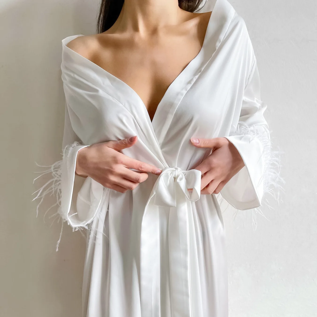 Feather Women's Bathrobe White Summer Ladies Satin Kimono With Sashes Long Sleeve Luxury Silk Dressing Gown Long Robe For Female
Feather Women's Bathrobe White Summer Ladies Satin Kimono With Sashes Long Sleeve Luxury Silk Dressing Gown Long Robe For Female