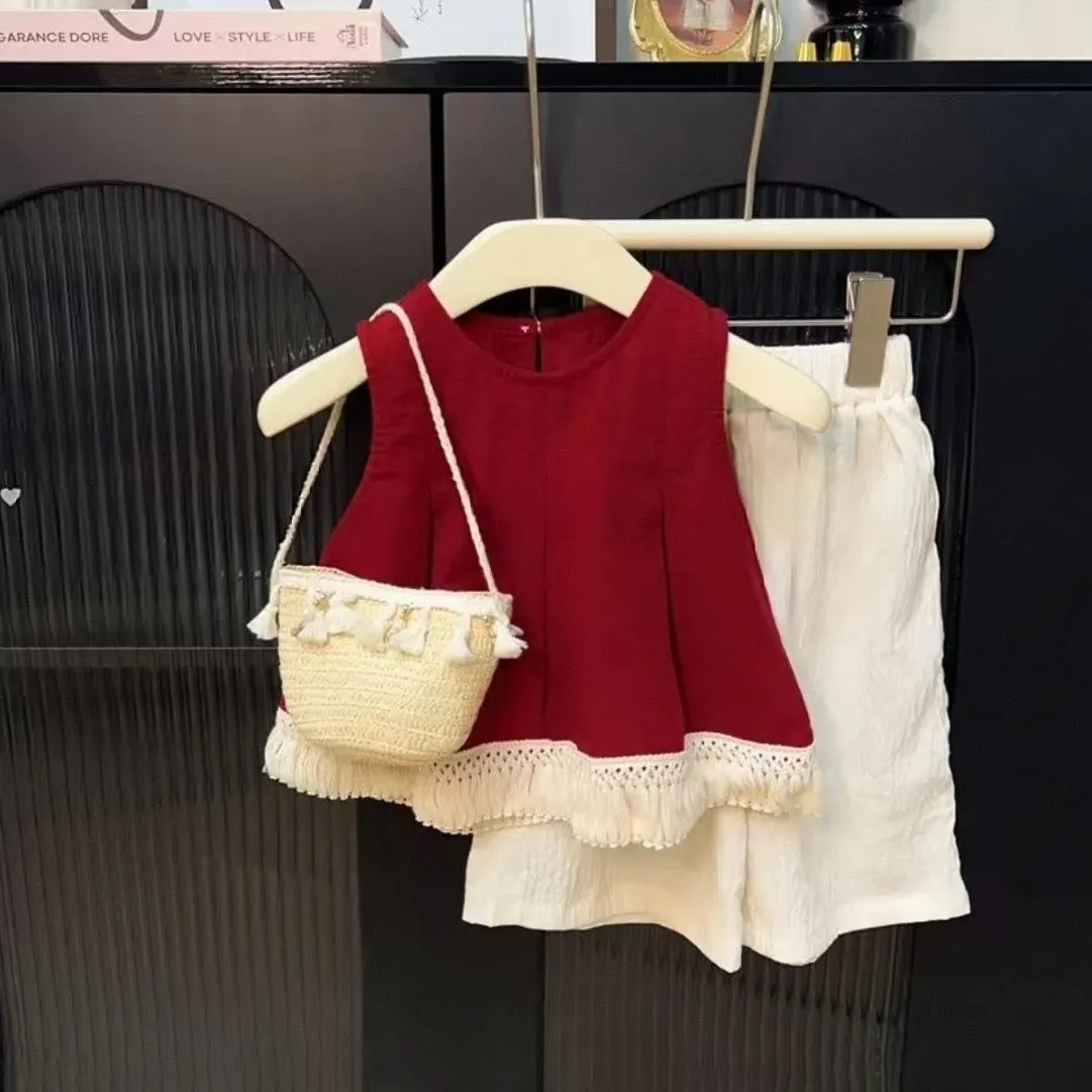 Summer girls' Korean version set new children's tassel vest wide leg cropped pants two-piece set
Summer girls' Korean version set new children's tassel vest wide leg cropped pants two-piece set