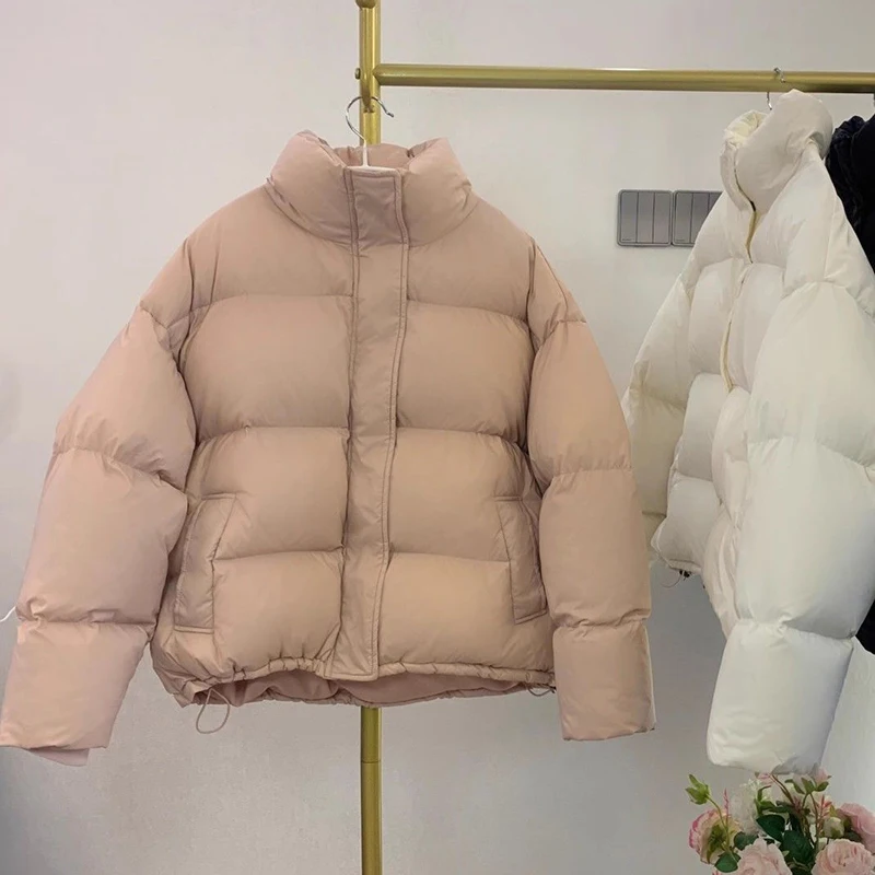 Новые зимние толстые теплые короткие парки, женские модные черные пышные пальто, женские элегантные хлопковые куртки на молнии, женская верхняя одежда
Новые зимние толстые теплые короткие парки, женские модные черные пышные пальто, женские элегантные хлопковые куртки на молнии, женская верхняя одежда