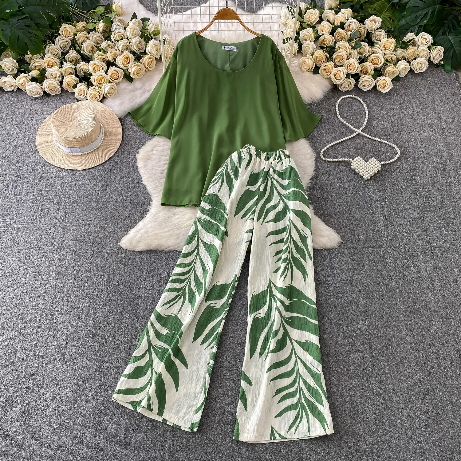 Print Women' 2 Piece Outfit 2026 Summer French Style Loose Short Sleeve Flare Sleeve T-shirt Elastic Waist Wide Leg Pants
Print Women' 2 Piece Outfit 2026 Summer French Style Loose Short Sleeve Flare Sleeve T-shirt Elastic Waist Wide Leg Pants