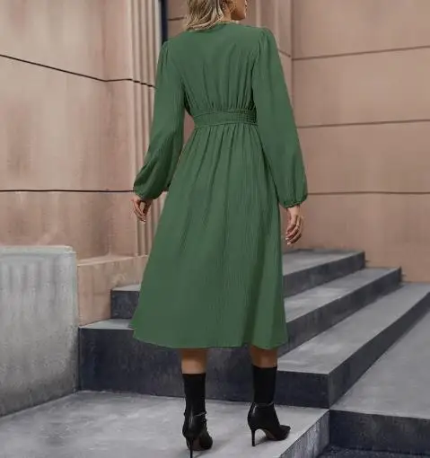 2025 Solid Color V-Neck Lantern Sleeve Waist Cinched Dress for Autumn, Women's Fashionable and Elegant Slim Fit A-Line Dress
2025 Solid Color V-Neck Lantern Sleeve Waist Cinched Dress for Autumn, Women's Fashionable and Elegant Slim Fit A-Line Dress