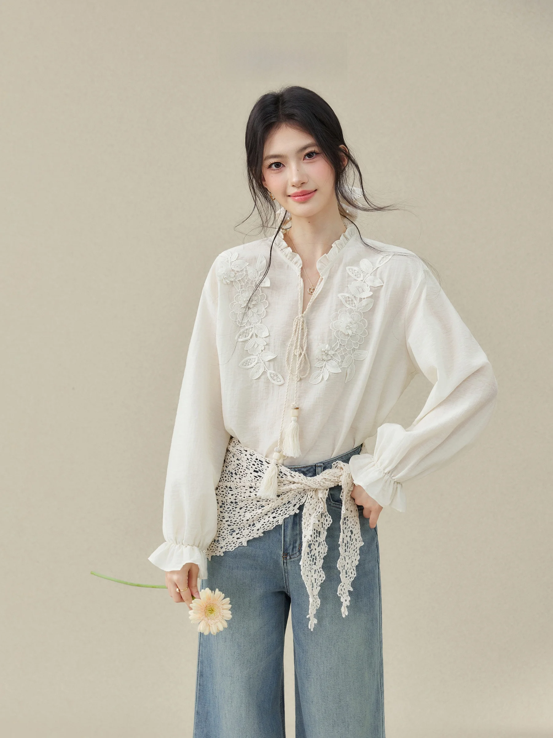 Elegant Long Sleeve V-Neck Embroidered Lace Shirt Women's Spring Fashion Outerwear Breathable Skin-Friendly Floral Design
Elegant Long Sleeve V-Neck Embroidered Lace Shirt Women's Spring Fashion Outerwear Breathable Skin-Friendly Floral Design