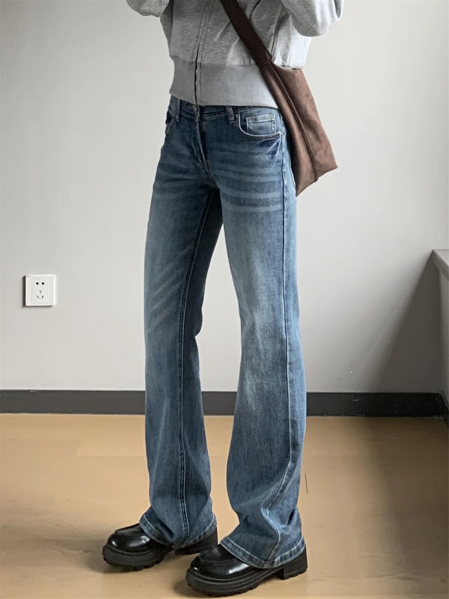 Extended High Waist Bell Bottom Jeans Women's Slim Fit Fashionable Spring Cotton Casual Low Waist Micro Flared Denim Pants
Extended High Waist Bell Bottom Jeans Women's Slim Fit Fashionable Spring Cotton Casual Low Waist Micro Flared Denim Pants