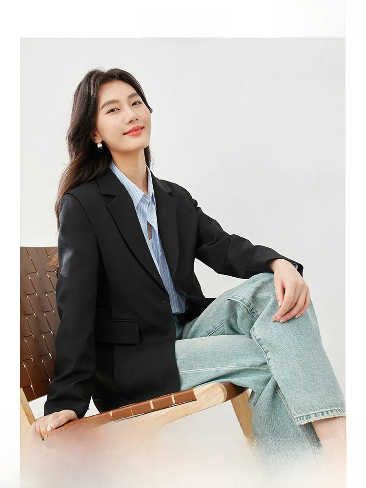Casual Commute ort Jaet Women's 2025 Autumn New High-End Suit Top Button Design Polyester Fiber Straight Cut Sle
Casual Commute ort Jaet Women's 2025 Autumn New High-End Suit Top Button Design Polyester Fiber Straight Cut Sle