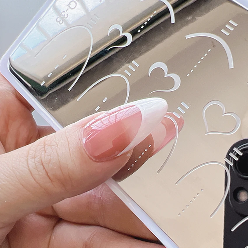 Пластина для штамповки ногтей во французском дизайне
Пластина для штамповки ногтей во французском дизайне