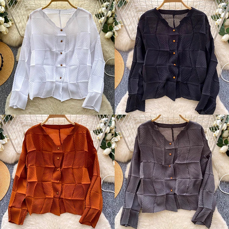 Handmade Pleated Long Sleeve Loose Women's Cardigan with Metal Buckle Checkered Open Front Casual Stylish Polyester Fiber
Handmade Pleated Long Sleeve Loose Women's Cardigan with Metal Buckle Checkered Open Front Casual Stylish Polyester Fiber
